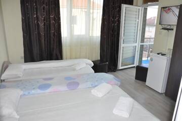 Фото номера Семейный номер с террасой Гостевой дом Guest Rooms Simona г. Opanets 4