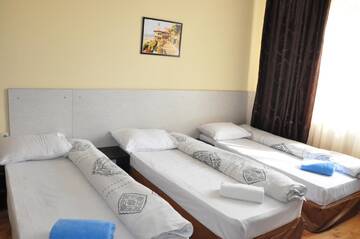 Фото номера Четырехместный номер с террасой Гостевой дом Guest Rooms Simona г. Opanets 3