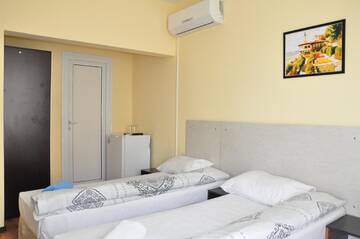 Фото номера Четырехместный номер с террасой Гостевой дом Guest Rooms Simona г. Opanets 5